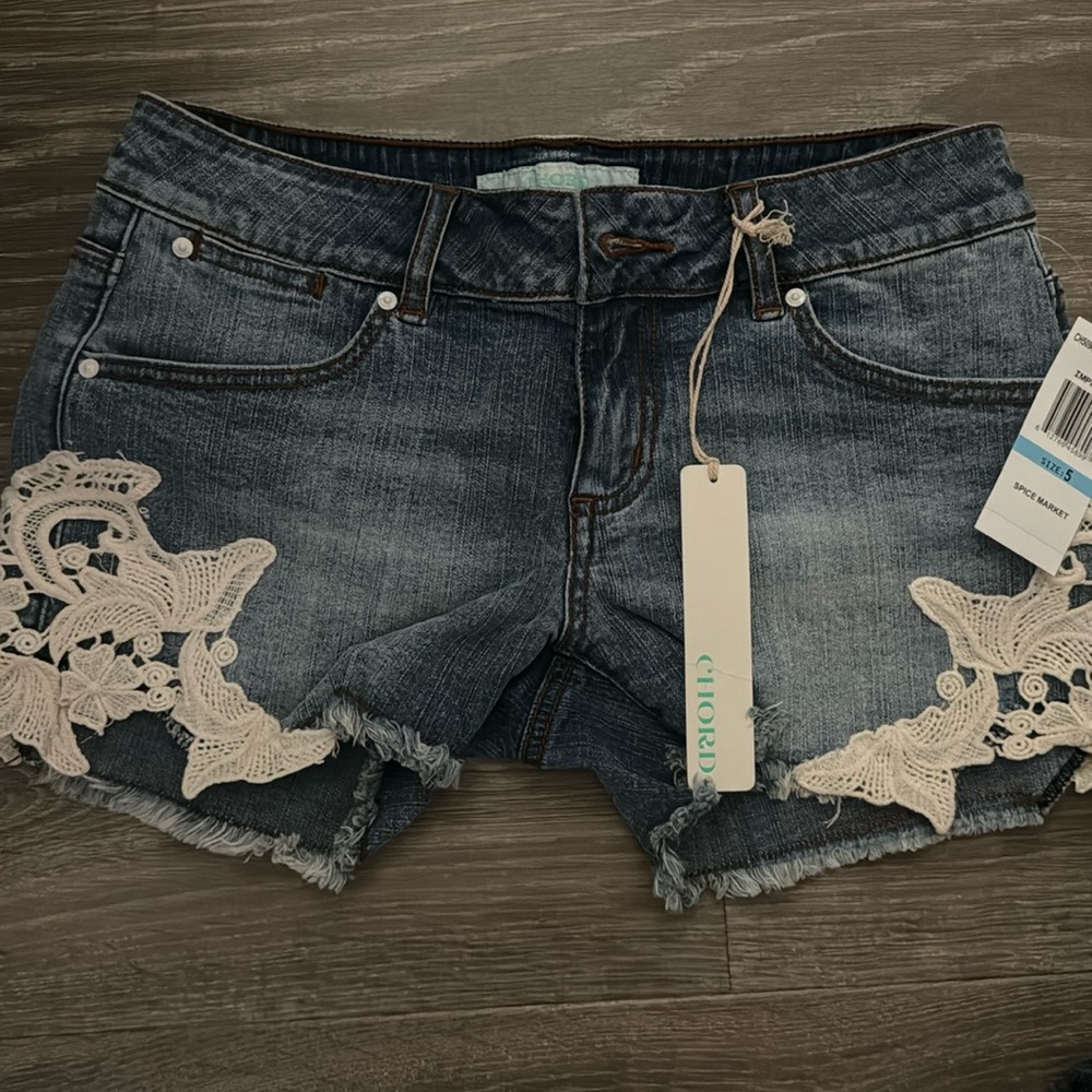 NWT Chord Denim Jean Shorts Frayed Hem Ivory Floral Crochet Applique Juniors 5